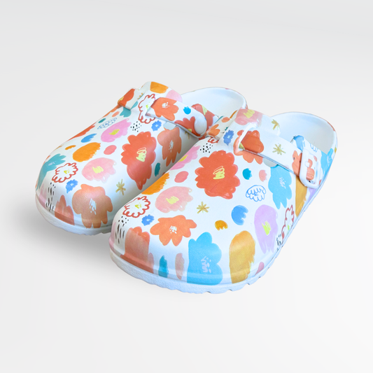 Socas de enfermagem com padrão floral colorido em tons pastel, leves e respiráveis, ideais para médicas, enfermeiros e profissionais de saúde que valorizam conforto e estilo no dia a dia.