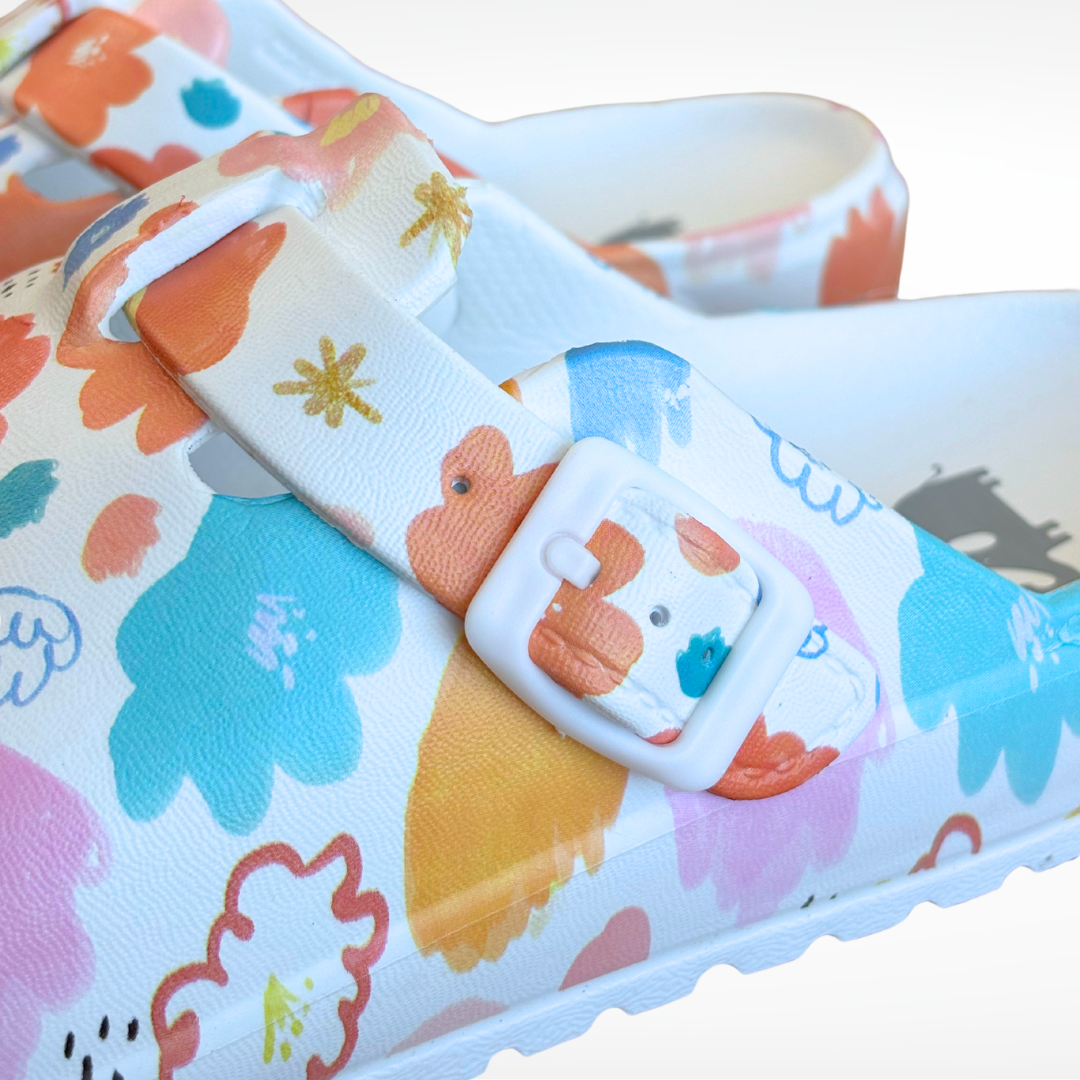 Socas de enfermagem com padrão floral colorido em tons pastel, leves e respiráveis, ideais para médicas, enfermeiros e profissionais de saúde que valorizam conforto e estilo no dia a dia.